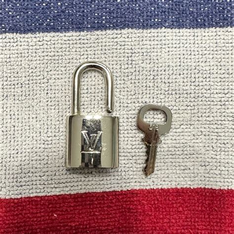 louis vuitton 318 key